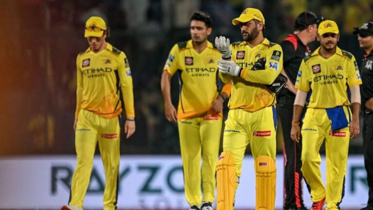 IPL 2026: क्या अब धोनी के युग से आगे बढ़ने का समय आ गया है? आर अश्विन ने CSK को दी सलाह