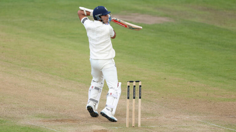 Ekansh Singh 95 props up Lions after Tiaan van Vuuren five-for – साउथ अफ्रीका ए बनाम इंग्लैंड लायंस: टियान वैन वुरेन की शानदार गेंदबाजी और एकांश सिंह की जुझारू पारी