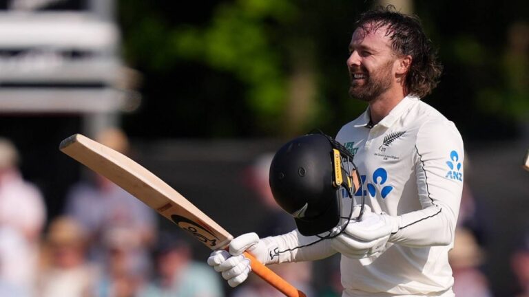 Blundell, Foxcroft and Smith give New Zealand vice-grip on Ireland Test – न्यूजीलैंड का आयरलैंड पर शिकंजा: टेस्ट मैच में नाथन स्मिथ की घातक गेंदबाजी